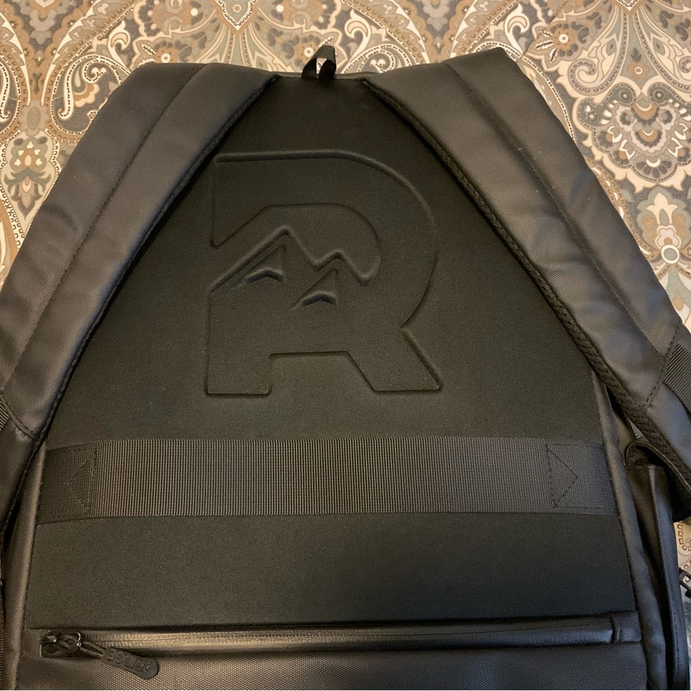 Mint The Ridge Commuter Weatherproof RFID Backpack, used 1x - Picture 14 of 16